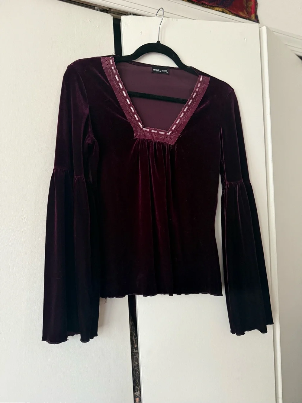 Wet Seal y2k/90’s Whimsigoth Women's Velvet Long Bell Sleeve With Suede Trim